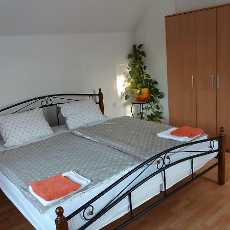 Apartmany F-M Frýdek-Místek エクステリア 写真