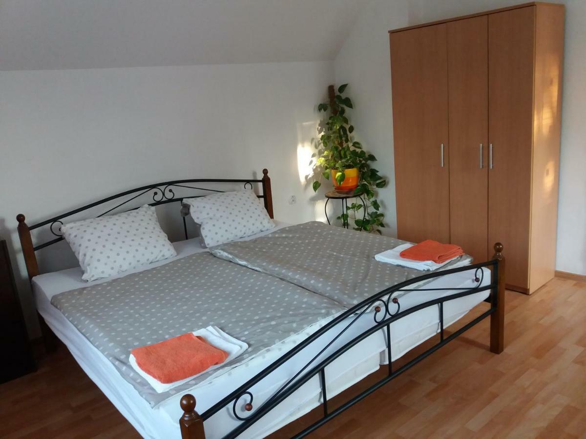Apartmany F-M Frýdek-Místek エクステリア 写真