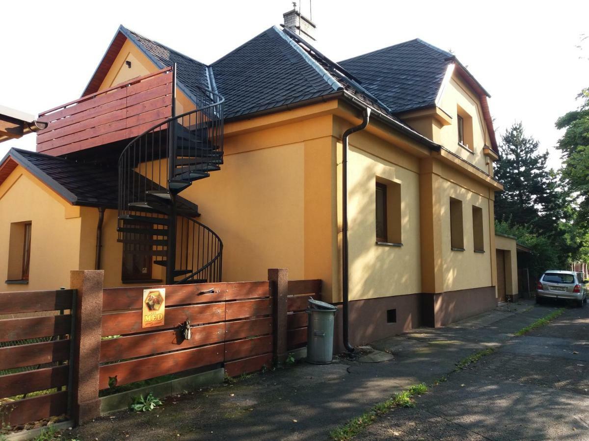 Apartmany F-M Frýdek-Místek エクステリア 写真